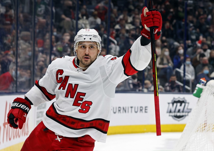 Carolina Hurricanes&#039; Nino Niederreiter, left, celebrates his goal against Columbus Blue Jackets&#039; Elvis Merzlikins during the third period of an NHL hockey game Saturday, Jan. 1, 2022, in Col ...