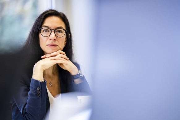 Celine Vara, conseillere d'Etat de Neuchatel, parle lors d'une conference de presse du canton de Neuchatel et des Transports Publics Neuchatelois (transN) consacree a la situation de l' ...