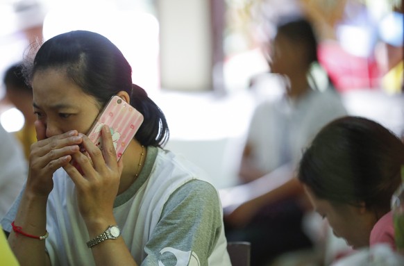 epa06866956 The mother of a Thai boy who is trapped inside a cave reacts as authorities announce the death of a former Thai Navy Seal rescue diver during the ongoing rescue operations for the child so ...