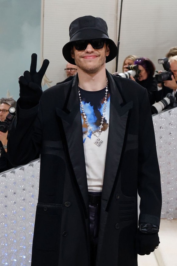 NEW YORK, NEW YORK - MAY 01: Pete Davidson attends the 2023 Costume Institute Benefit celebrating &quot;Karl Lagerfeld: A Line of Beauty&quot; at Metropolitan Museum of Art on May 01, 2023 in New York ...
