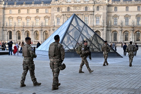Soldiers patrol in the courtyard of the Louvre museum, Thursday, Oct. 30, 2025 in Paris. (AP Photo/Emma Da Silva)
France Louvre