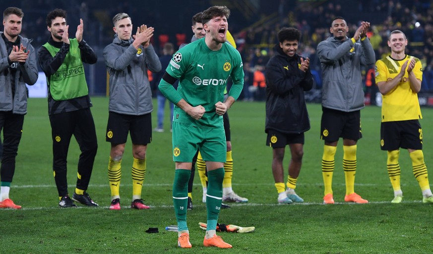 Fußball Champions League Achtelfinale Borussia Dortmund - FC Chelsea am 15.02.2023 im Signal Iduna Park in Dortmund Gregor Kobel Dortmund Jubel / Freude / Emotionen *** Soccer Champions League Round o ...
