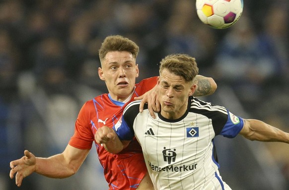 Foto : Miro Muheim HSV gegen Nicolai Remberg Kiel , links Fussball 2. Bundesliga am Sa. 20.04.2024 Hamburger SV - Holstein Kiel 0 - 1 *** Photo Miro Muheim HSV vs Nicolai Remberg Kiel , left Football  ...