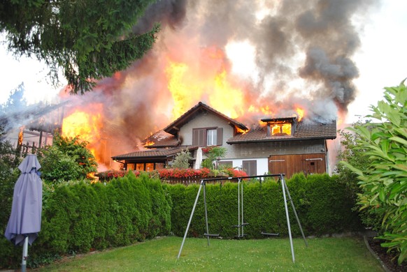 Vollbrand Scheune und Wohnhaus in Schleitheim