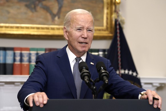 epa10894232 US President Joe Biden delivers remarks in the Roosevelt Room at the White House in Washington on Congress' emergency shutdown bill to prevent an immediate government shutdown.