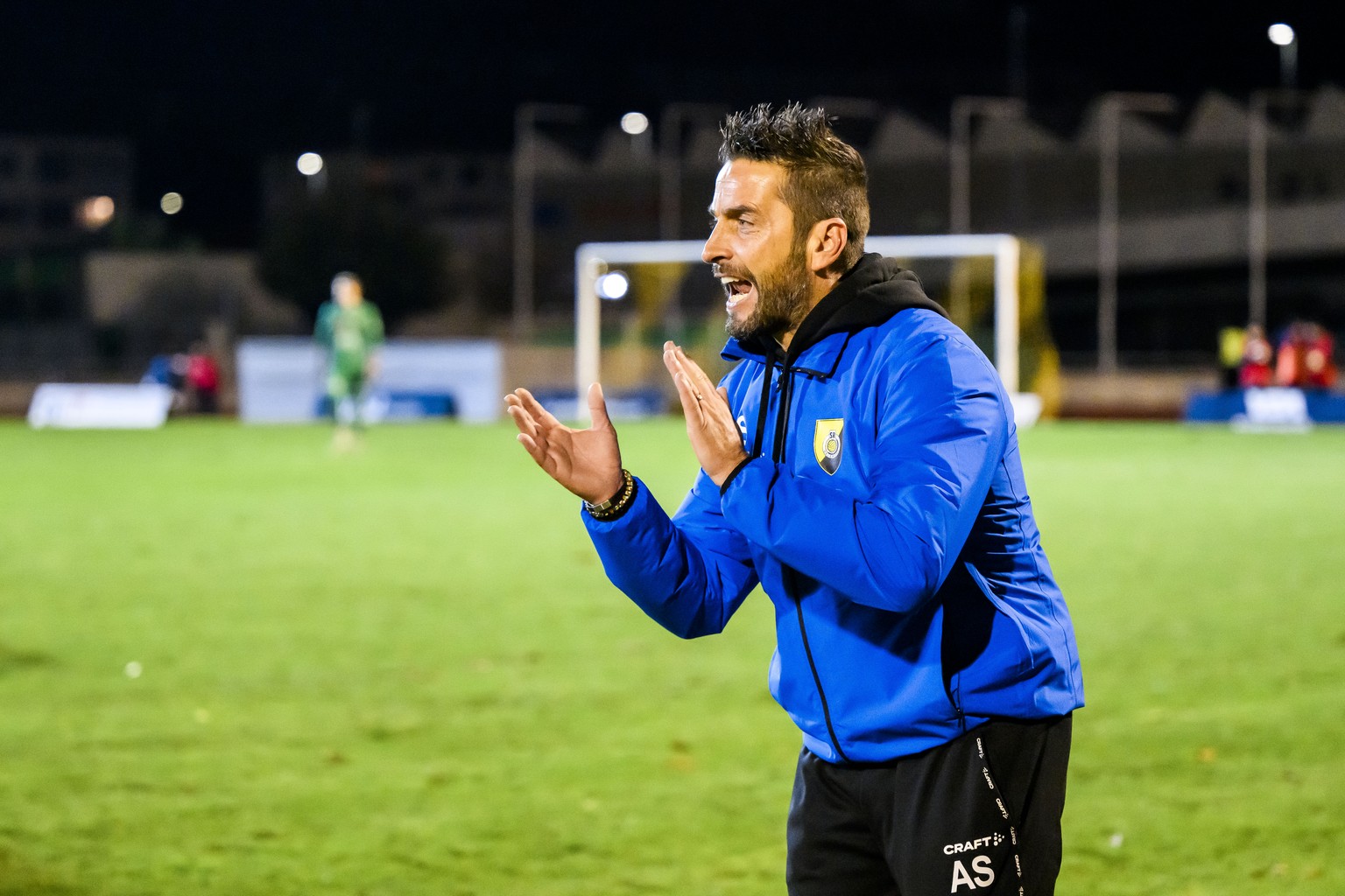 L&#039;entraineur jurassien Anthony Sirufo lors de la rencontre de 1/8eme de final de Coupe de Suisse de football entre SR Delemont et FC Luzern le mercredi 1 novembre 2023 au stade de la Blancherie a ...