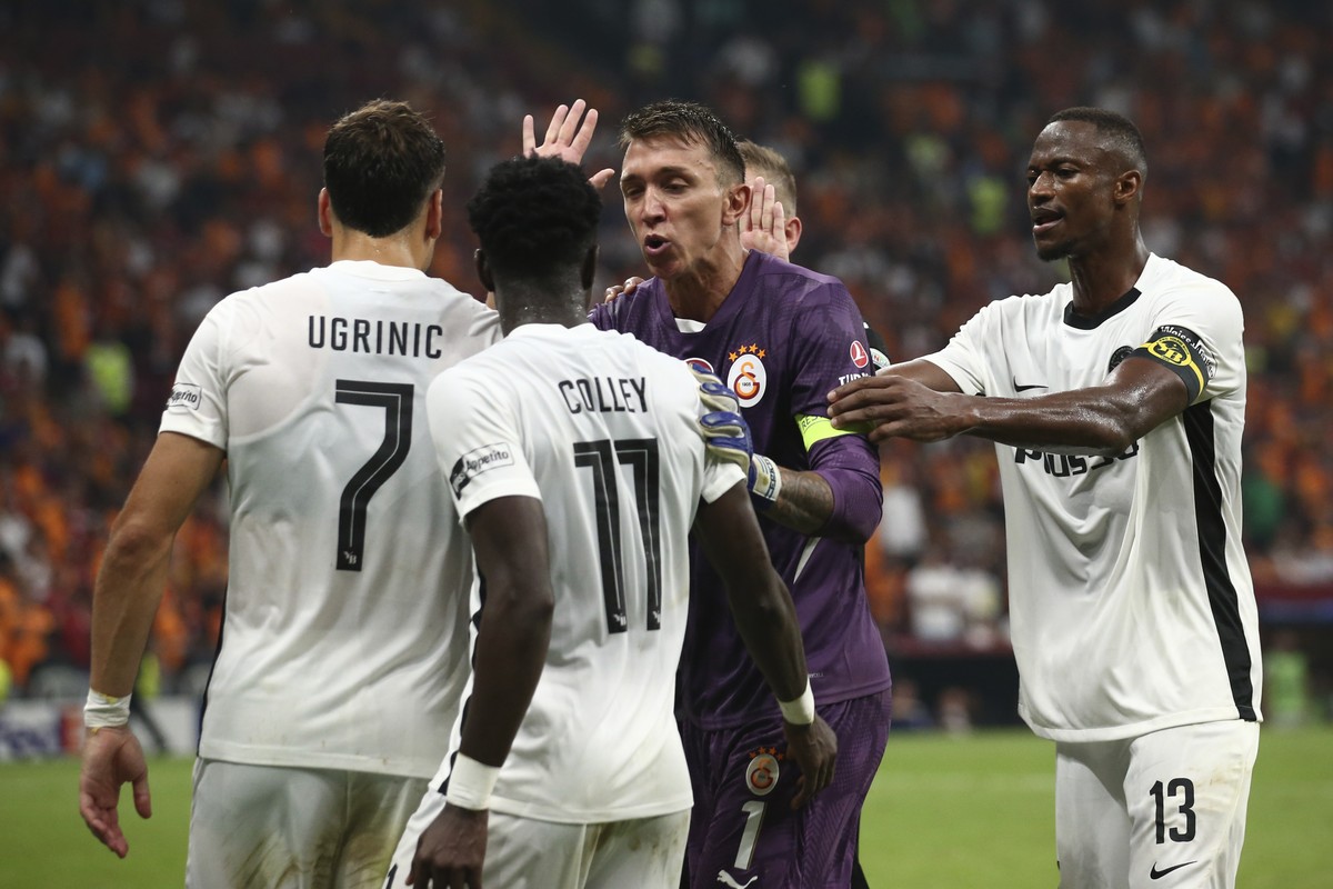 Galatasaray's goalkeeper Fernando Muslera, center, argues with YB's Filip Ugrinic, YB's Ebrima Colley, and YB's Mohamed Ali Camara, from left, during the Uefa Champions League play ...