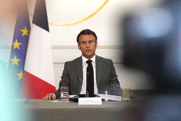 epa10759677 French President Emmanuel Macron speaks as he chairs a cabinet meeting after a cabinet reshuffle at the Elysee Palace in Paris, France, 21 July 2023. EPA/Christophe Ena / POOL POOL PHOTO M ...