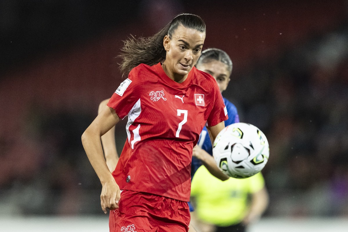 Switzerland's Riola Xhemaili goes for the ball, during the FIFA Women's World Cup 2027 European Qualifiers playoff Round 1 second leg soccer match between Switzerland and Israel, at Stade de ...