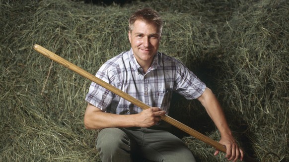 Portrait von Toni Brunner, Parteipraesident der Schweizerischen Volkspartei SVP, Nationalrat und Bauer, aufgenommen am 9. Juli 2008 im Heustock seines Hofes bei Wattwil, Schweiz. (KEYSTONE/Gaetan Ball ...