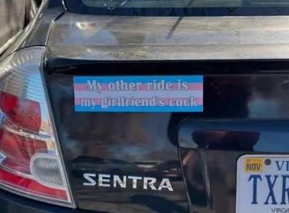 Okay bei diesen Autoaufklebern mussten wir lachen. 
https://chameleonmemes.com/wp-content/uploads/2025/01/Dont-mind-if-I-do.webp