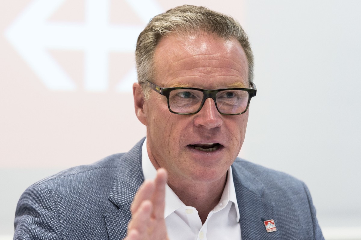 Andreas Meyer, CEO SBB AG, spricht anlaesslich der Medienkonferenz "SBB Green Class E-Bike" ueber die Erweiterung des Tuer-zu-Tuer-Mobilitaetsangebots, am Donnerstag, 15. Juni 2017 in Bern.  ...