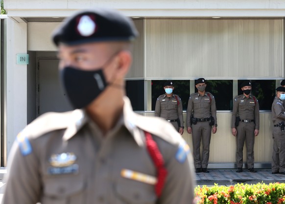 epa08636855 Thai police guards in front of the Japanese Embassy in Bangkok, Thailand, 31 August 2020. Thai royalists and government supporters gathered for a rally at the Japanese embassy to demand th ...