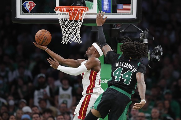 Miami Heat's Jimmy Butler shoots against Boston Celtics' Robert Williams III (44) during the second half of Game 6 of the NBA basketball playoffs Eastern Conference finals Friday, May 27, 2022, in Boston. (AP Photo/Michael Dwyer)
Jimmy Butler,Robert Williams III