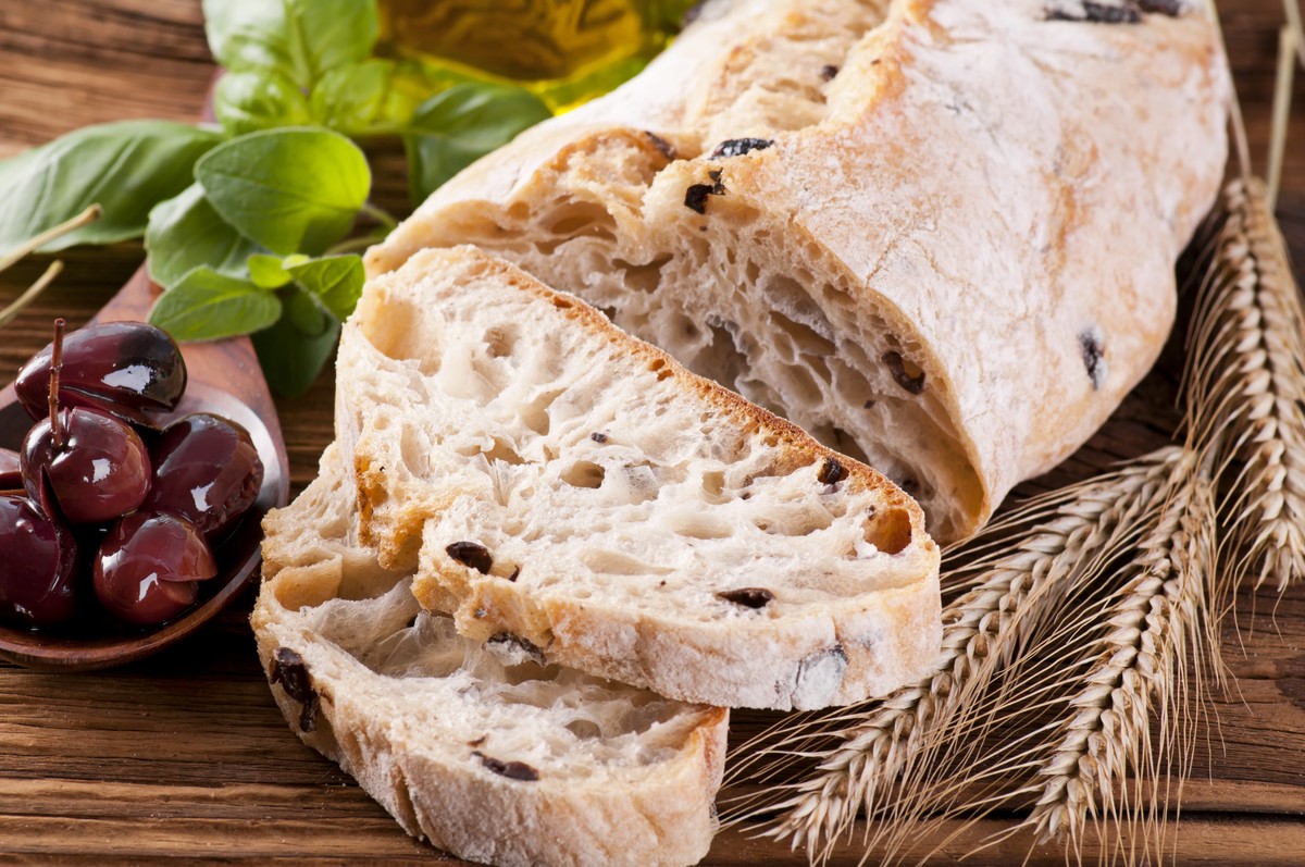 brot oliven olivenbrot essen food italien mittelmeer