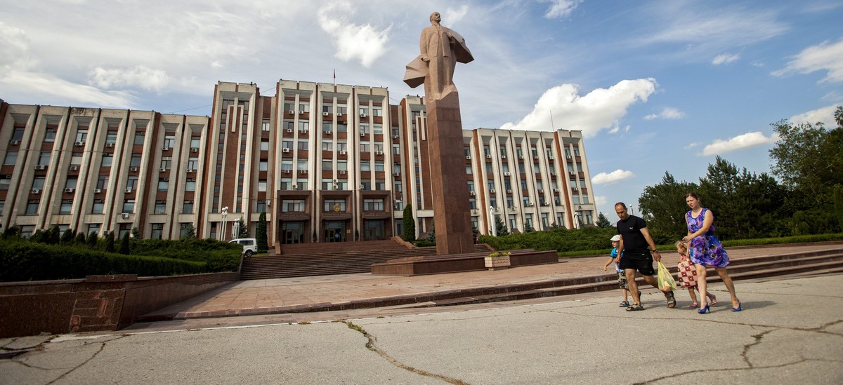 epa04257138 A family walks in front of the Supreme Council building of the breakaway Transnistrian Republic in Tiraspol city, 80 kilometers South-East from Chisinau, Moldova, on 14 June 2014. Reports  ...