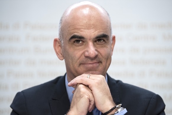 ARCHIVBILD --- ZUR MELDUNG, DASS BUNDESRAT ALAIN BERSET OPFER EINER VERSUCHTEN ERPRESSUNG WURDE, STELLEN WIR IHNEN FOLGENDES BILD ZUR VERFUEGUNG --- Bundesrat Alain Berset spricht an einer Medienkonfe ...