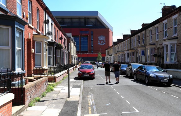 Das Anfield von Liverpool: In England stehen die Stadien meist mitten in Wohngebieten.