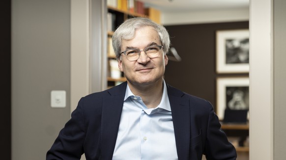 AVIS --- ZU MARKUS SOMM, CHEFREDAKTOR DES SATIREMAGAZINS NEBELSPATER, STELLEN WIR IHNEN FOLGENDES NEUES PORTRAIT ZUR VERFUEGUNG. WEITERE BILDER FINDEN SIE AUF visual.keystone-sda.ch ---Markus Somm, Ch ...
