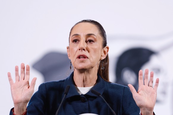epa11856804 Mexican President Claudia Sheinbaum speaks during her daily press conference at the National Palace in Mexico City, Mexico, 27 January 2025. EPA/SASHENKA GUTIERREZ