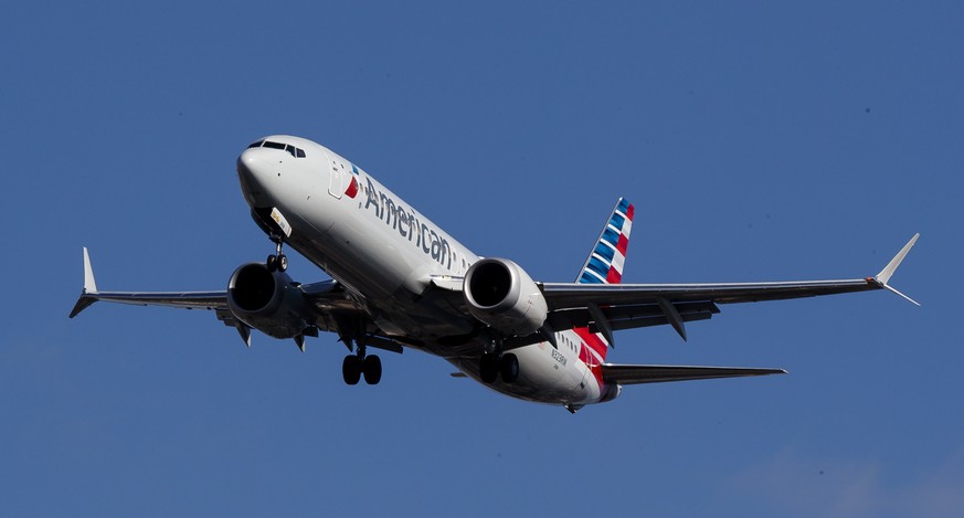 epa07432162 An American Airlines Boeing 737 Max 8 (Tail Number N323RM) lands at LaGuardia Airport in New York, New York, USA, 12 March 2019. Multiple countries around the world have ground the Boeing  ...