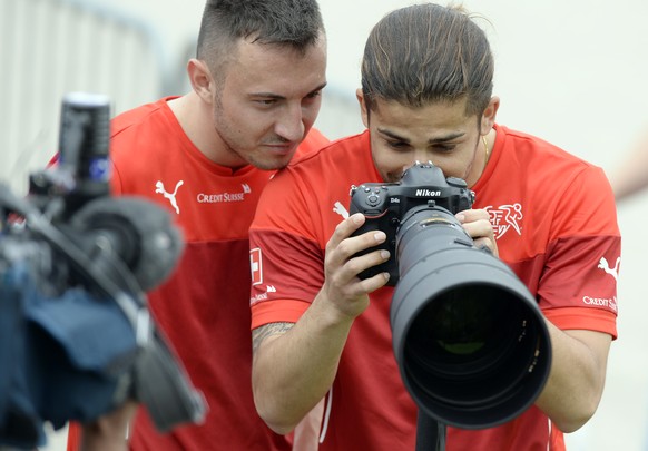 Ricardo Rodriguez (r.) ist länger hinter als vor der Kamera.