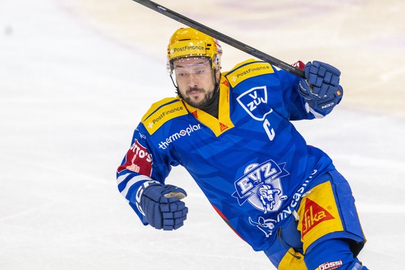 Der PostFinance Top Scorer Jan Kovar von Zug beim Eishockey Qualifikationsspiel der National League zwischen dem EV Zug und dem HC Ajoie am Mittwoch, 16. Oktober 2024 in Zug. (POSTFINANCE/KEYSTONE/Urs ...