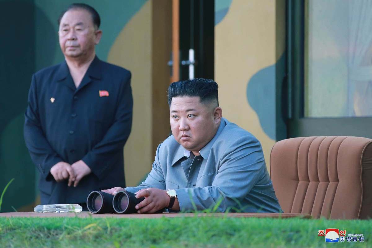 epaselect epa07741129 A photo released by the official North Korean Central News Agency (KCNA) on 26 July 2019 shows Kim Jong-Un (R), chairman of the Workers' Party of Korea, and leader of the na ...