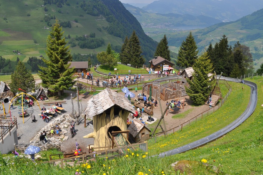 Rauszeit Spielplätze mit Aussicht Wirzweli Dallenwil Hexenspielplatz