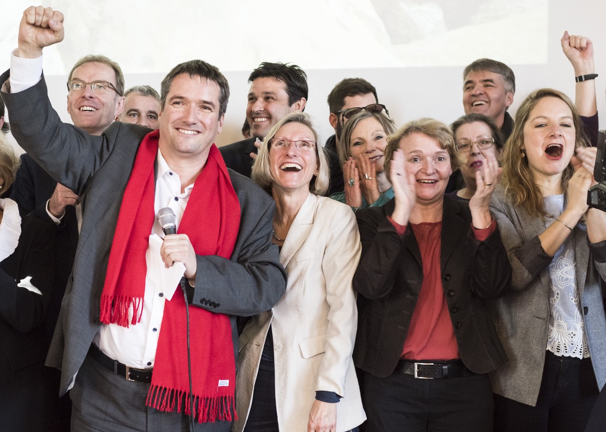 SP Jubel im Hauptquartier des Nein-Komitees gegen die USR III, von links, Yvonne Beutler, Finanzvorsteherin der Stadt Winterthur, die Nationalraetinnen Margret Kiener Nellen, BE, und Susanne Leutenegg ...