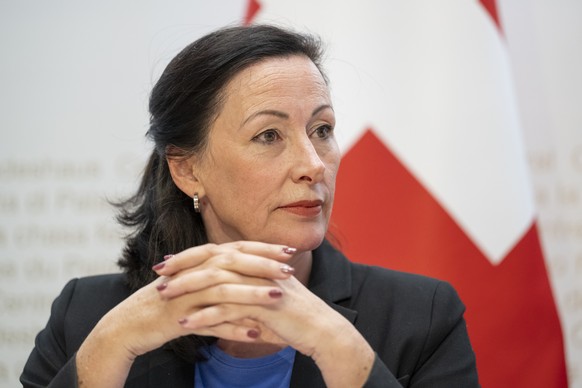 Die Walliserin Nicole Lamon, Inlandchefin der Zeitung Le Temps und designierte Vizekanzlerin und Bundesratssprecherin, nimmt an der Medienkonferenz nach der Bundesratssitzung ueber ihre Ernennung zur  ...