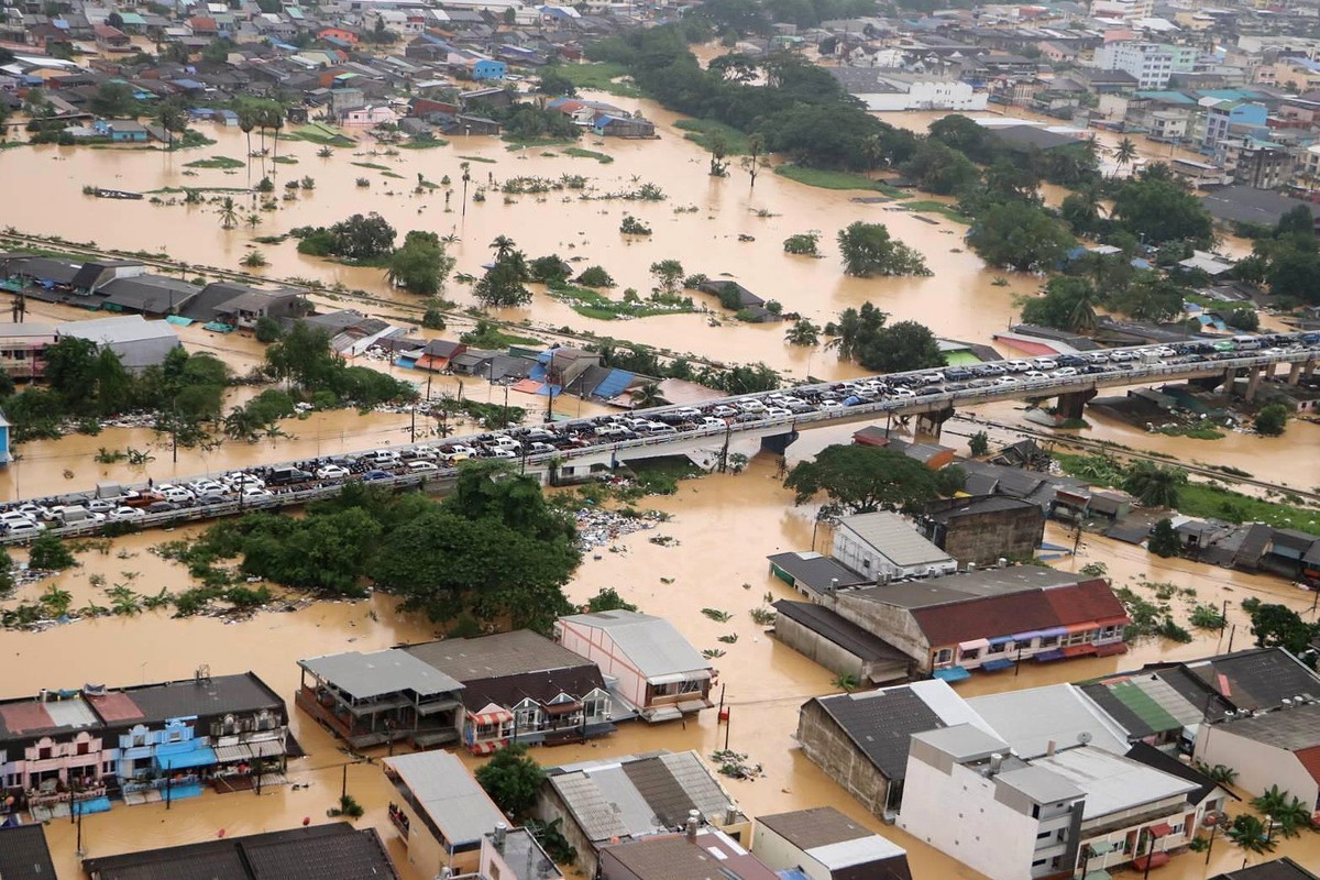 Les inondations en Asie du Sud-Est ont fait plus de 300 morts