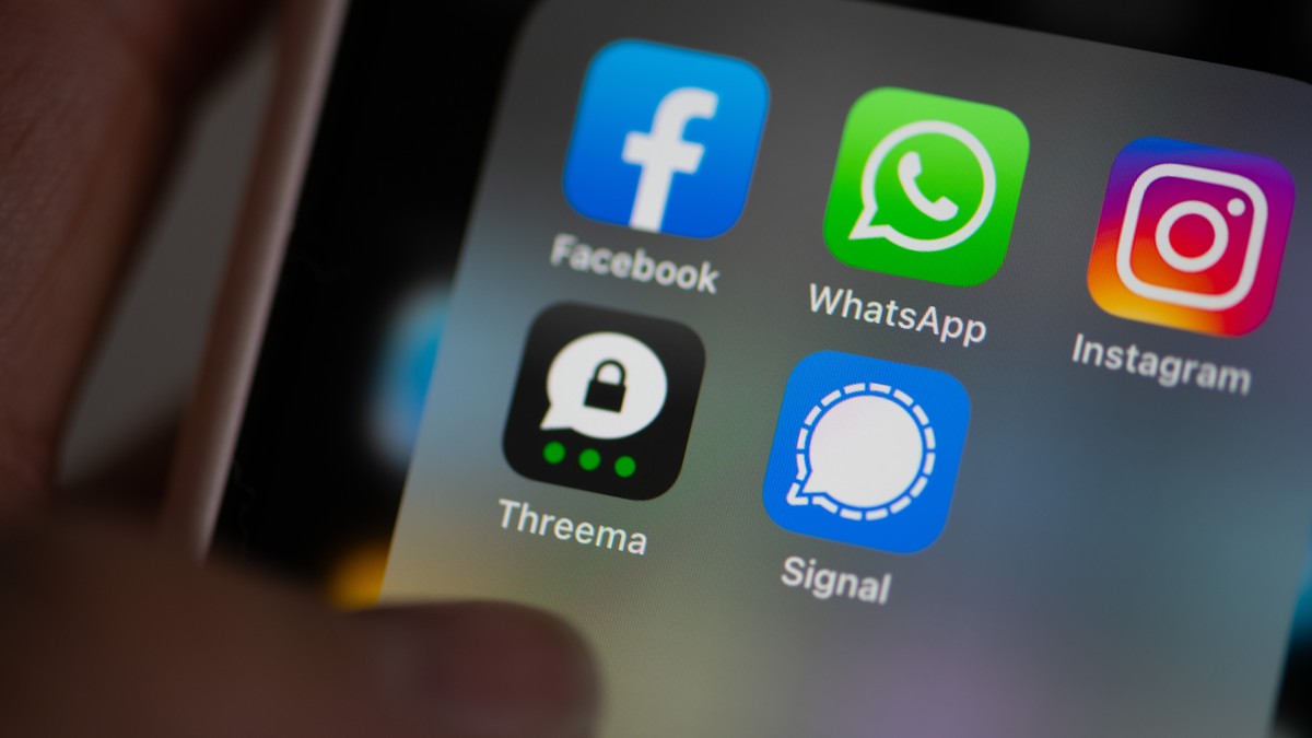 Die Instant-Messaging- und Social Media-Apps: Facebook, WhatsApp, Instagram, Threema und Signal auf einem Smartphone, fotografiert am Donnerstag, 14. Januar 2021, in Zuerich. (KEYSTONE/Christian Beutl ...