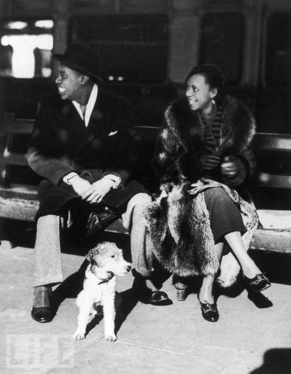 Louis Armstrong mit Frau Alpha und seinem Fox Terrier.