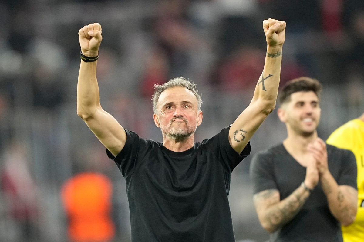 PSG's head coach Luis Enrique celebrates after the Champions League semifinal second leg soccer match between Bayern Munich and Paris Saint Germain in Munich, Germany, Wednesday, May 6, 2026. (AP ...