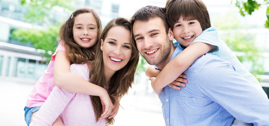 Brauchen keine Augentropfen. Nicht einmal eine Brille. Die Stock-Foto-Familie