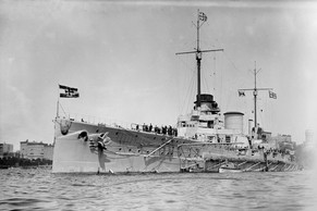 Flottenwahn: Der deutsche Schlachtkreuzer&nbsp;SMS Moltke&nbsp;1912 vor New York.