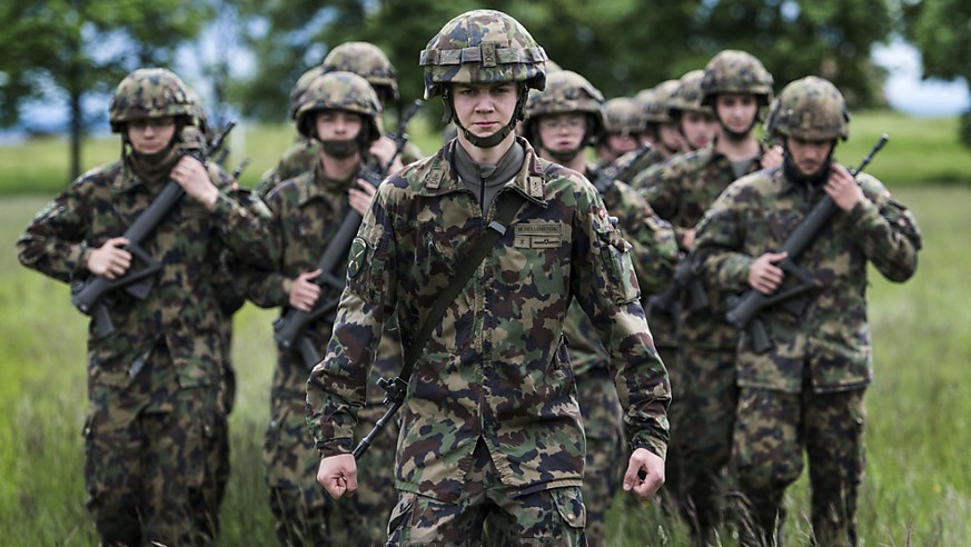 In der Armee dienen können sollen auch Transmenschen. Der scheidende Armeechef Philippe Rebord will das Heer den gesellschaftlichen Änderungen anpassen. Auch einer Dienstpflicht für Frauen wäre er nic ...