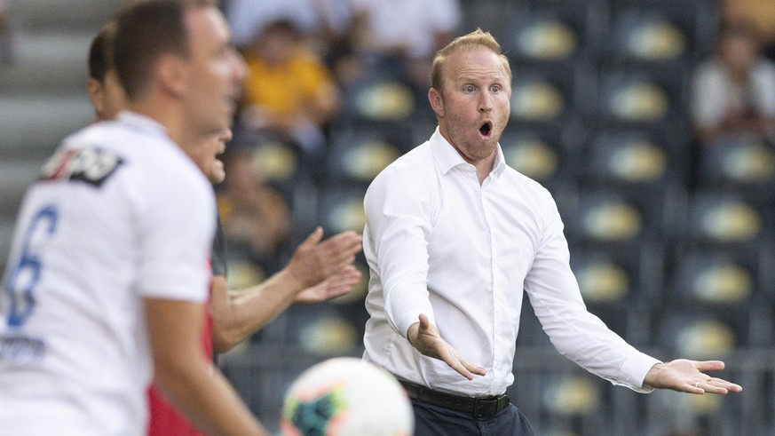 Zuerichs Trainer Ludovic Magnin gestikuliert im Fussball Meisterschaftsspiel der Super League zwischen den Berner Young Boys und dem FC Zuerich, am Samstag, 24. August 2019, im Stade de Suisse in Bern ...