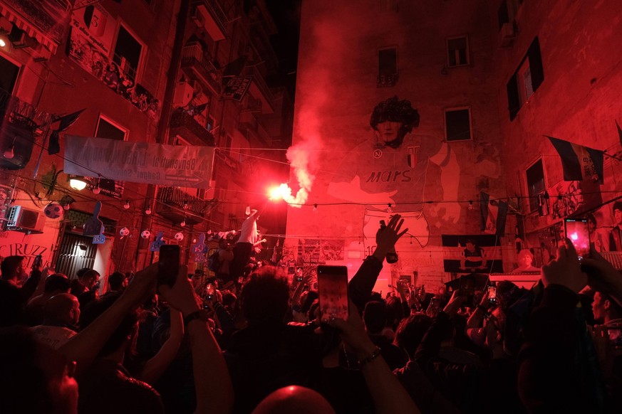 Italy: naples champion of italy Napoli score the equalising goal against Udinese and the celebrations begin, if it ends like this Napoli are champions of Italy ABPH2376 Copyright: xAntonioxBalascox
