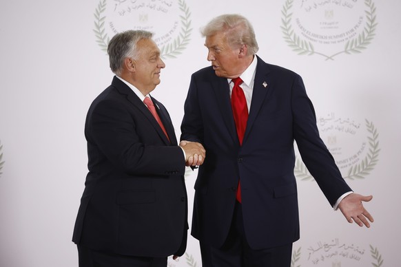 epa12451534 Hungarian Prime Minister Viktor Orban (L) and US President Donald Trump (R) pose during the greetings ceremony before the family picture at the Gaza Peace Summit in Sharm El-Sheikh, Egypt, ...