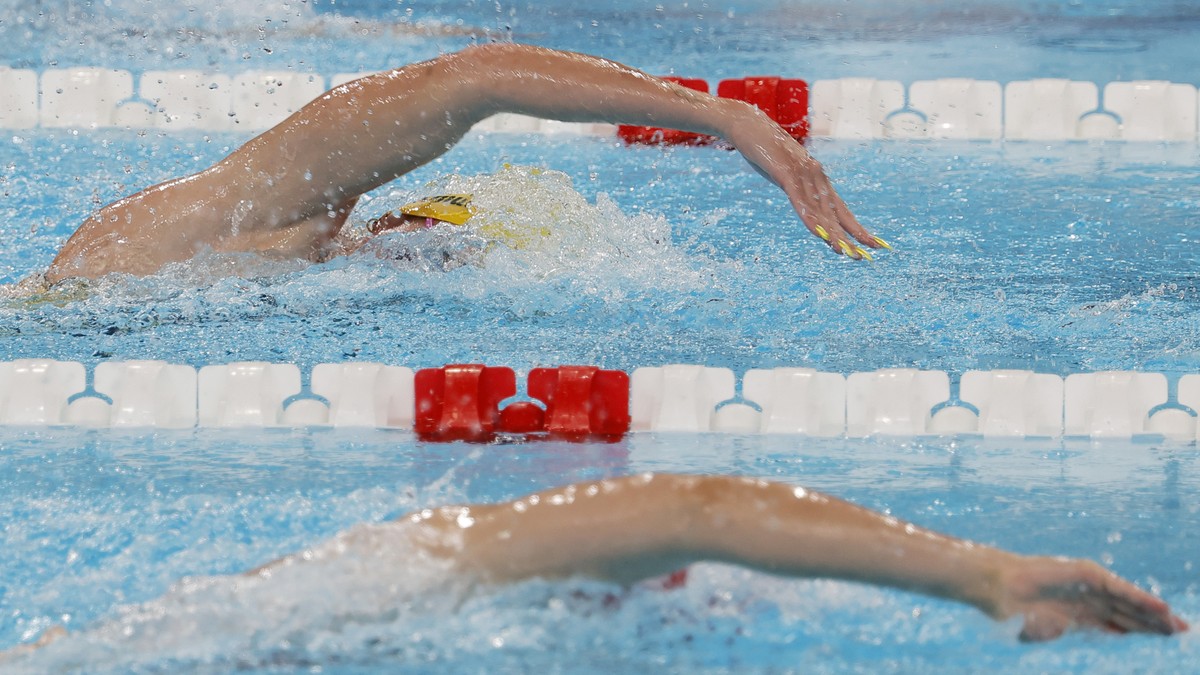epa11501919 Ariarne Titmus of Australia competes during a Women 200m Freestyle heat of the Swimming competitions in the Paris 2024 Olympic Games, at the Paris La Defense Arena in Paris, France, 28 Jul ...