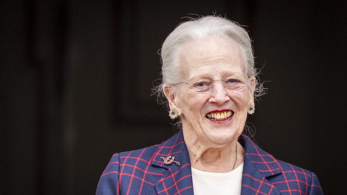 epa12956938 (FILE) Denmark's Queen Margrethe on her 86th birthday, in the Inner Courtyard at Fredensborg Palace, in Fredensborg, Denmark, 16 April 2026 (reissued 14 May 2026). The Danish Queen Ma ...