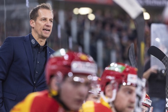 Biels Cheftrainer Antti Toermaenen feuert seine Spieler an beim Eishockey Meisterschaftsspiel der National League zwischen dem EHC Biel und dem SC Rapperswil-Jona Lakers, am Sonntag, 1. Dezember 2019  ...