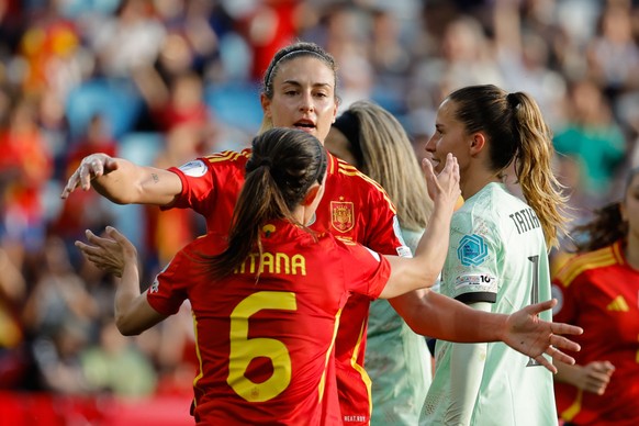 epa12018678 Spain&#039;s Alexia Putellas (C) celebrates with teammate Aitana Bonmati (L) after scoring the 6-0 goal during the UEFA Women&#039;s Nations League group C soccer match between Spain and P ...