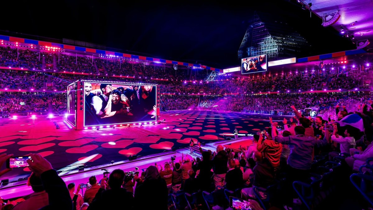 ESC-in-Basel-von-Islamisten-gehackt-Banner-erschien-auf-Riesen-Bildschirm