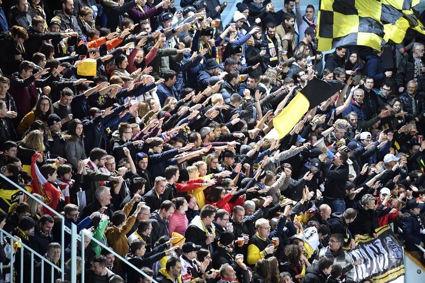 Fans von Ajoie beim Swiss Ice Hockey Cup 1/2 - Finalspiel SC Rapperswil-Jona Lakers gegen den HC Ajoie in Rapperswil am Donnerstag, 4. Januar 2018. (KEYSTONE/Walter Bieri)