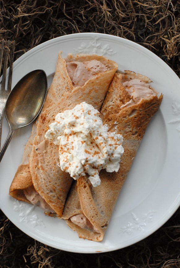 http://boulderlocavore.com/italian-chestnut-crepes-with-nutella-cream-filling-gluten-free/ italienische maroni crepe