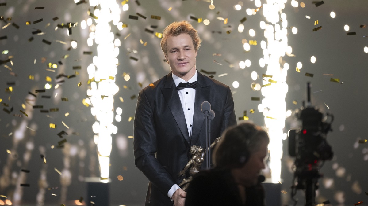 Marco Odermatt (Ski alpin) erhaelt den Preis Sportler des Jahres 2024 an der Verleihung der Sports Awards 2024, aufgenommen am Sonntag, 4. Januar 2025 in den Studios von SRF in Zuerich. (KEYSTONE/Enni ...