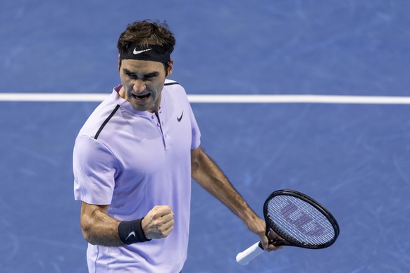 Switzerland&#039;s Roger Federer cheers during his final match against Argentina&#039;s Juan Martin del Potro at the Swiss Indoors tennis tournament in Basel, Switzerland, on Sunday, Oct. 29, 2017. (G ...